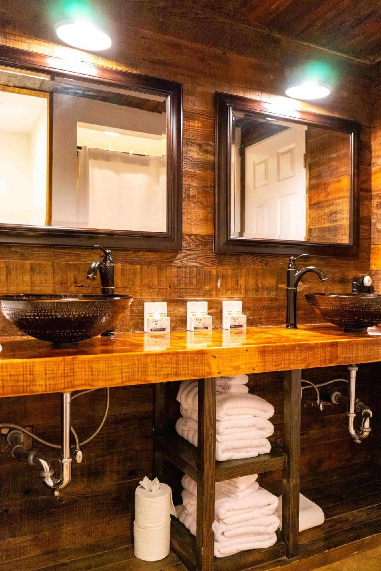 Miners Suite-Centrally Located In Shaver Lake Buitenkant foto